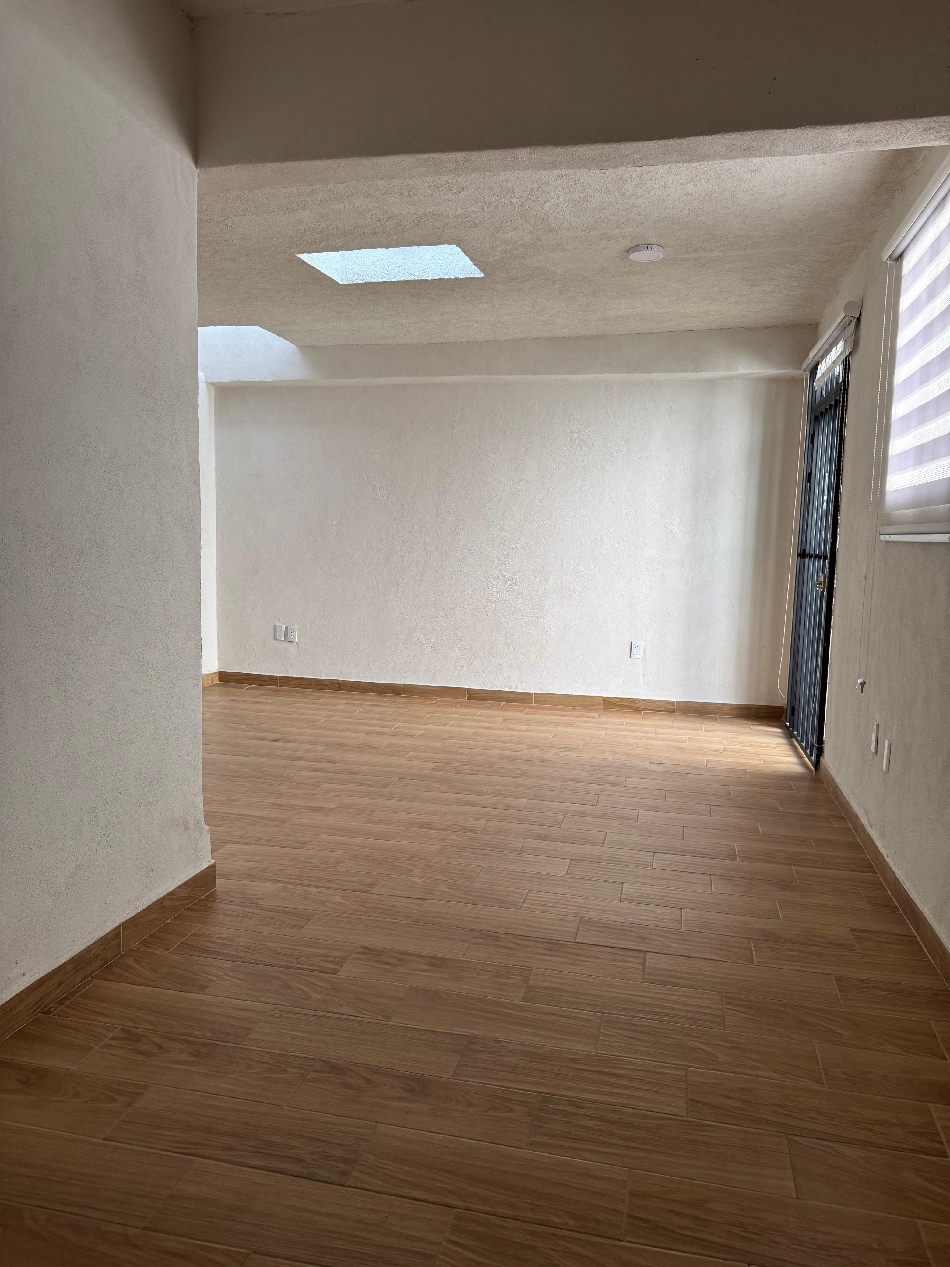 CASA EN VENTA EN PRIVADO CON ALBERCA EN LE�N GTO ZONA NORTE